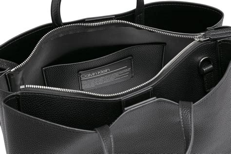 Schwarze Shopper 